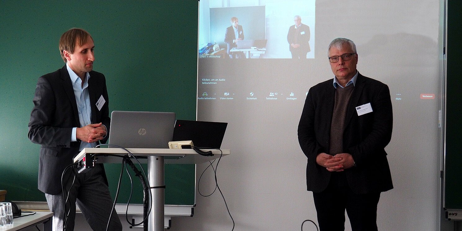 Prof. Dr.-Ing. Michael Sterner und Prof. Dr.-Ing. Jürgen Karl bei der Beantwortung einer Frage aus dem Publikum.