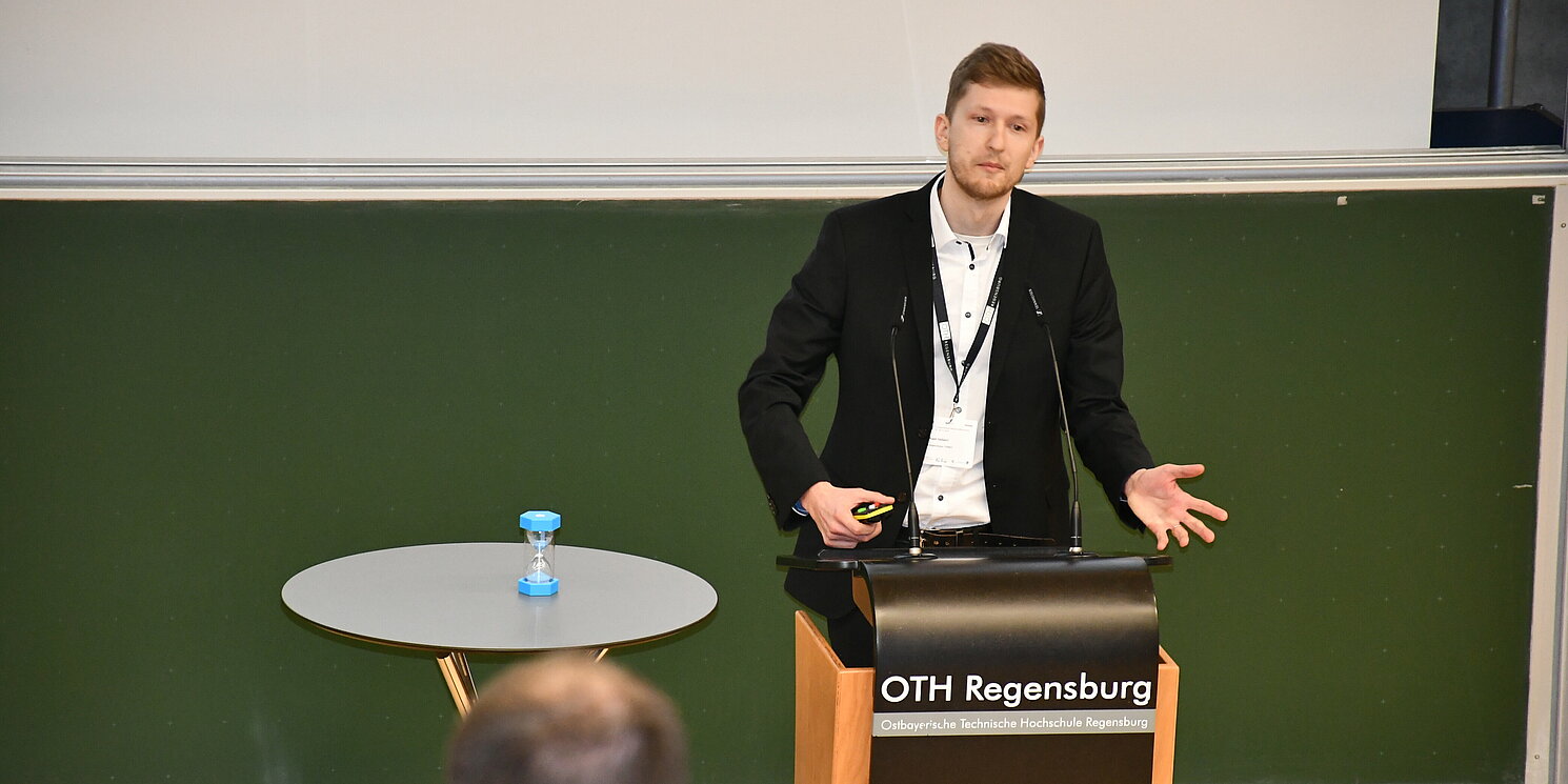 Michael Heberl bei der Präsentation des Forschungsprojektes „ORBIT II“